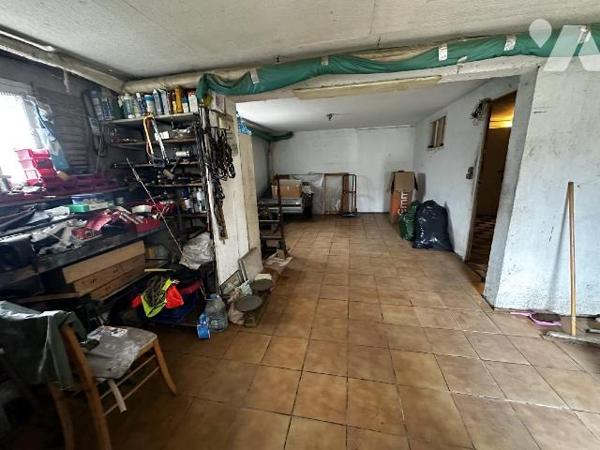 Pavillon sur sous-sol total comprenant une cuisine, un salon salle à manger, trois chambres, un...