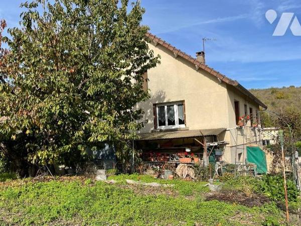 Pavillon sur sous-sol total comprenant une cuisine, un salon salle à manger, trois chambres, un...