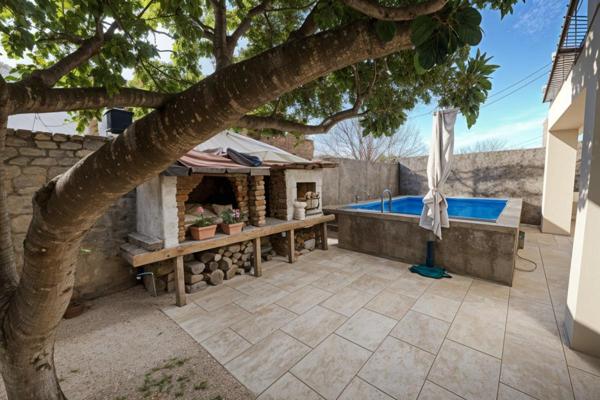 Charmante villa avec piscine au coeur de  Grans