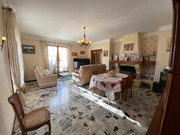 Charmante villa avec piscine au coeur de  Grans