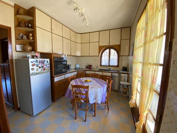 Charmante villa avec piscine au coeur de  Grans