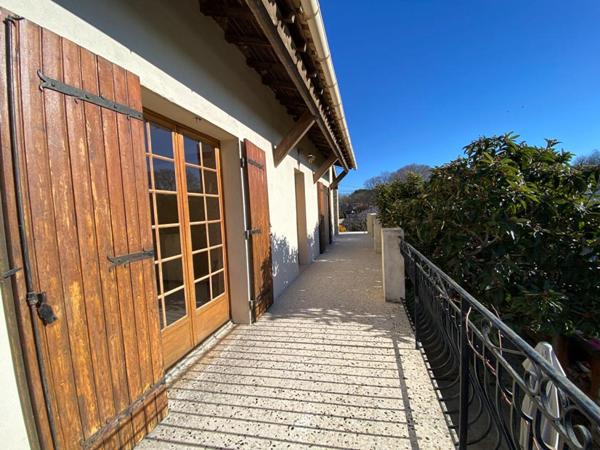Charmante villa avec piscine au coeur de  Grans