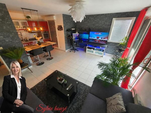 Appartement T2 avec double vue Etang  et une place de parking