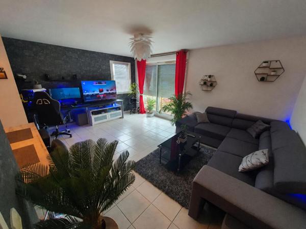 Appartement T2 avec double vue Etang  et une place de parking
