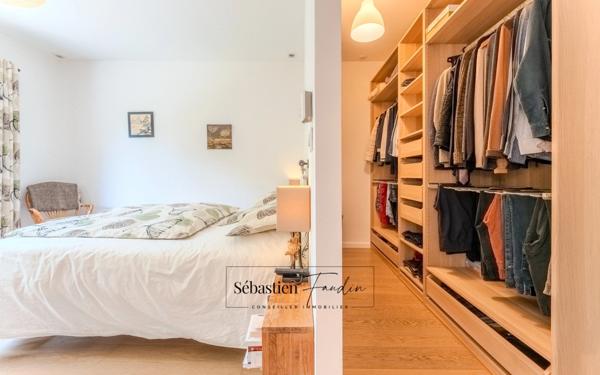 Domaine à vendre à Rousset à 15 minutes d'Aix-en-Provence - 8 000 m² - plusieurs logements - 262 m² habitables - calme absolu - amoureux de la nature