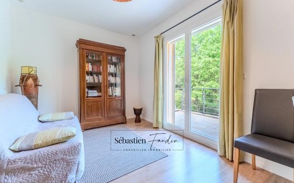 Domaine à vendre à Rousset à 15 minutes d'Aix-en-Provence - 8 000 m² - plusieurs logements - 262 m² habitables - calme absolu - amoureux de la nature