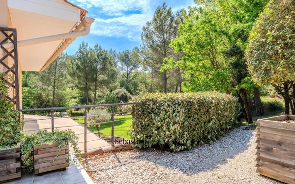 Domaine à vendre à Rousset à 15 minutes d'Aix-en-Provence - 8 000 m² - plusieurs logements - 262 m² habitables - calme absolu - amoureux de la nature