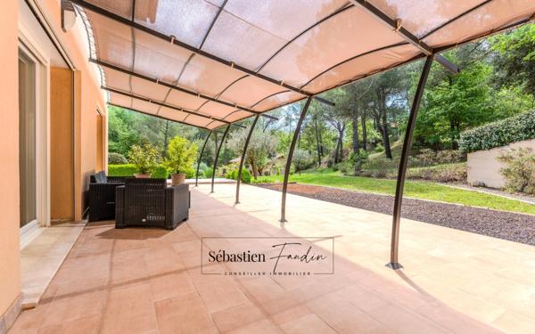 Domaine à vendre à Rousset à 15 minutes d'Aix-en-Provence - 8 000 m² - plusieurs logements - 262 m² habitables - calme absolu - amoureux de la nature