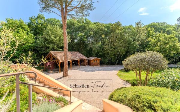 Domaine à vendre à Rousset à 15 minutes d'Aix-en-Provence - 8 000 m² - plusieurs logements - 262 m² habitables - calme absolu - amoureux de la nature