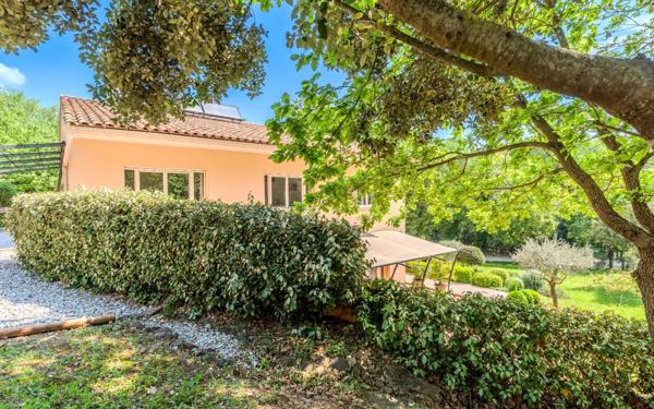 Domaine à vendre à Rousset à 15 minutes d'Aix-en-Provence - 8 000 m² - plusieurs logements - 262 m² habitables - calme absolu - amoureux de la nature
