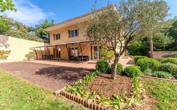 Domaine à vendre à Rousset à 15 minutes d'Aix-en-Provence - 8 000 m² - plusieurs logements - 262 m² habitables - calme absolu - amoureux de la nature