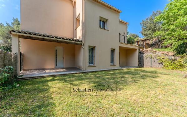 Domaine à vendre à Rousset à 15 minutes d'Aix-en-Provence - 8 000 m² - plusieurs logements - 262 m² habitables - calme absolu - amoureux de la nature