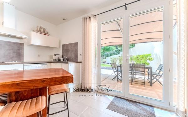 Domaine à vendre à Rousset à 15 minutes d'Aix-en-Provence - 8 000 m² - plusieurs logements - 262 m² habitables - calme absolu - amoureux de la nature