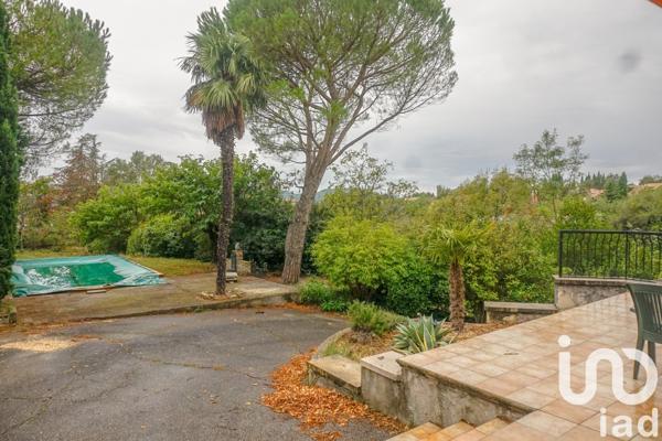 Maison 5 pièces de 120 m² à Villeneuve-de-Berg (07170)