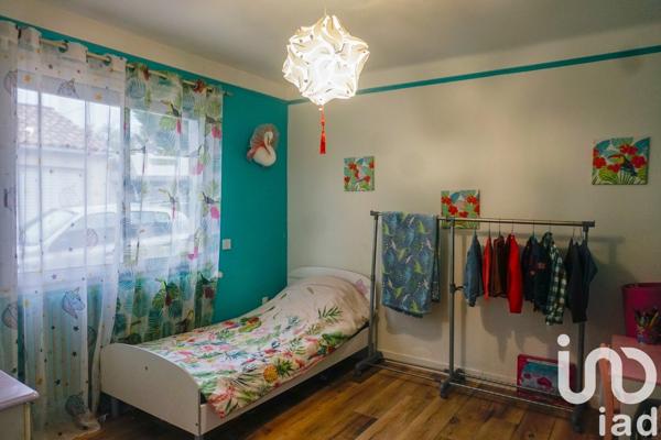 Maison 5 pièces de 120 m² à Villeneuve-de-Berg (07170)