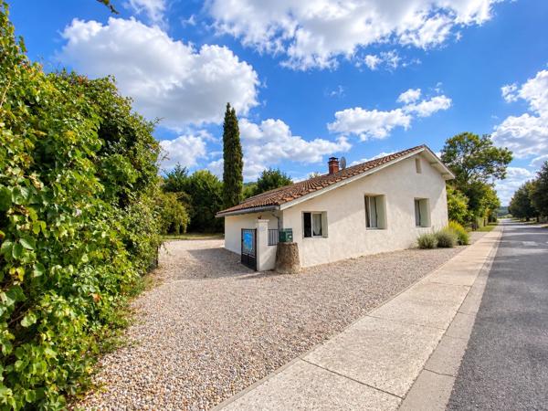 Charmante maison de plain-pied avec piscine et grange dans la vallée ensoleillée de Courbiac