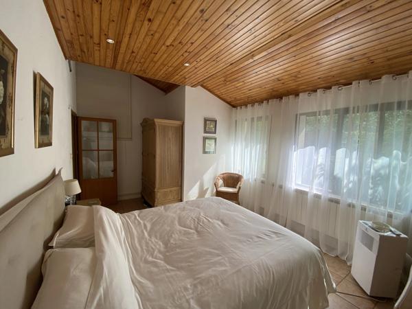 Charmante maison de plain-pied avec piscine et grange dans la vallée ensoleillée de Courbiac