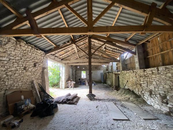 Charmante maison de plain-pied avec piscine et grange dans la vallée ensoleillée de Courbiac