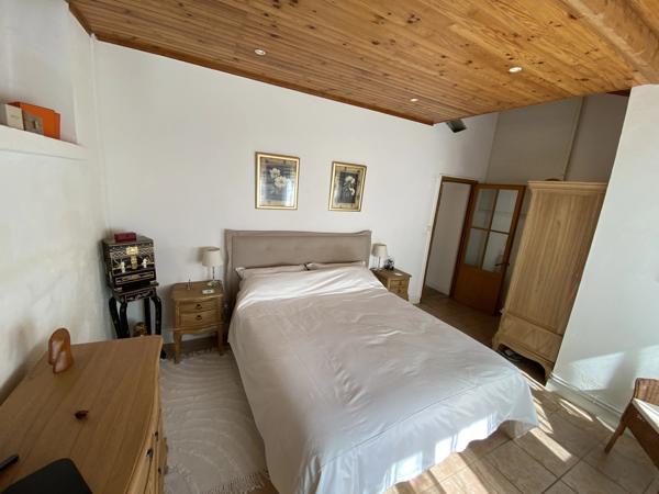 Charmante maison de plain-pied avec piscine et grange dans la vallée ensoleillée de Courbiac
