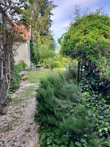 Maison 4 ch au calme / clos de mur