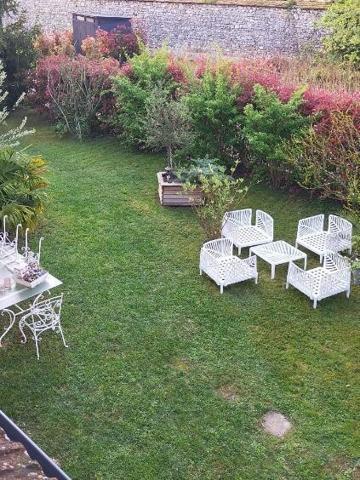 Maison 4 ch au calme / clos de mur