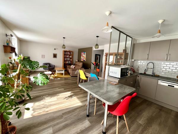 Appartement
                                                                                                                                                                                                                                                                                                                        5 pièce(s)                                                                                                                                                                                                          3 chambre(s)                                                                                                                                                                                                          84  m²