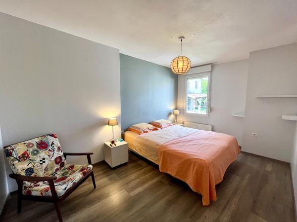 Appartement
                                                                                                                                                                                                                                                                                                                        5 pièce(s)                                                                                                                                                                                                          3 chambre(s)                                                                                                                                                                                                          84  m²