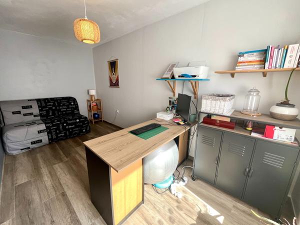 Appartement
                                                                                                                                                                                                                                                                                                                        5 pièce(s)                                                                                                                                                                                                          3 chambre(s)                                                                                                                                                                                                          84  m²