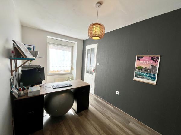 Appartement
                                                                                                                                                                                                                                                                                                                        5 pièce(s)                                                                                                                                                                                                          3 chambre(s)                                                                                                                                                                                                          84  m²