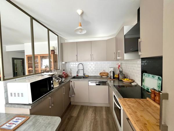 Appartement
                                                                                                                                                                                                                                                                                                                        5 pièce(s)                                                                                                                                                                                                          3 chambre(s)                                                                                                                                                                                                          84  m²