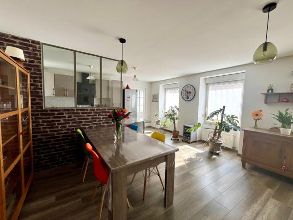 Appartement
                                                                                                                                                                                                                                                                                                                        5 pièce(s)                                                                                                                                                                                                          3 chambre(s)                                                                                                                                                                                                          84  m²