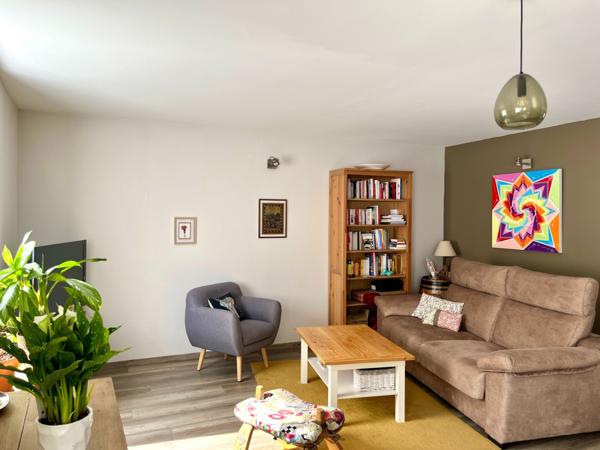 Appartement
                                                                                                                                                                                                                                                                                                                        5 pièce(s)                                                                                                                                                                                                          3 chambre(s)                                                                                                                                                                                                          84  m²