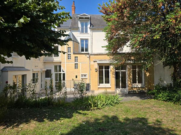 Maison proximité place du Martroi - 6 chambres - Jardin arboré sans vis à vis + dépendances