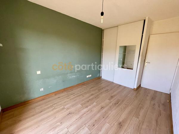Vente
                Appartement63 m² - 3 Pièces -
                    CENON (33150)