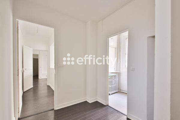 Appartement
         2 pièces
        - 43 m² Exclusivité 272 000 € *