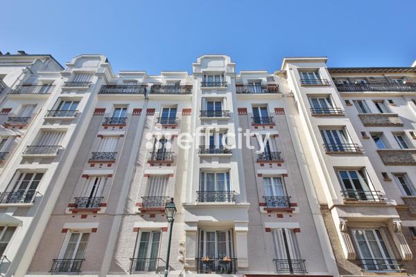 Appartement
         2 pièces
        - 43 m² Exclusivité 272 000 € *
