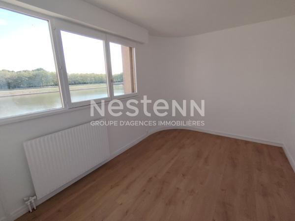 A VENDRE MONTIGNY LE BRETONNEUX LA SOURDERIE 3 PIECES EN ETAGE AVEC ASCENSEUR ET PARKING S/SOL
