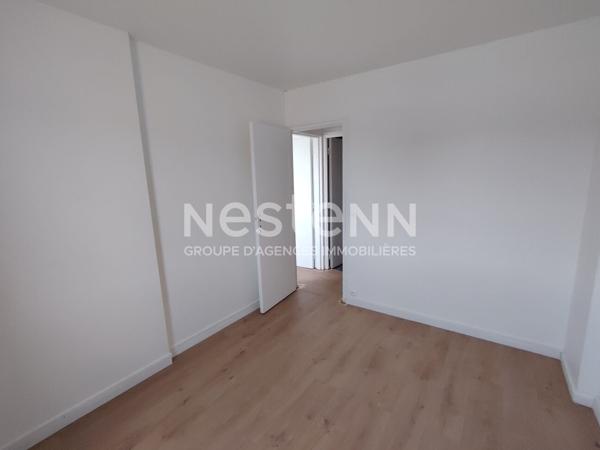 A VENDRE MONTIGNY LE BRETONNEUX LA SOURDERIE 3 PIECES EN ETAGE AVEC ASCENSEUR ET PARKING S/SOL
