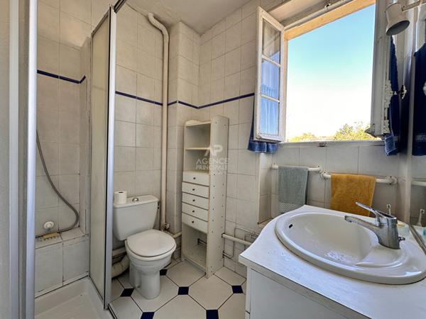 Viroflay - gare RD - Maison traversante de 5-6 pièces, 4 chambres avec terrasse et jardin. €597 000 ** - Référence 623-C