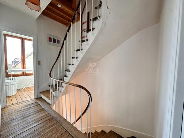 Viroflay - gare RD - Maison traversante de 5-6 pièces, 4 chambres avec terrasse et jardin. €597 000 ** - Référence 623-C