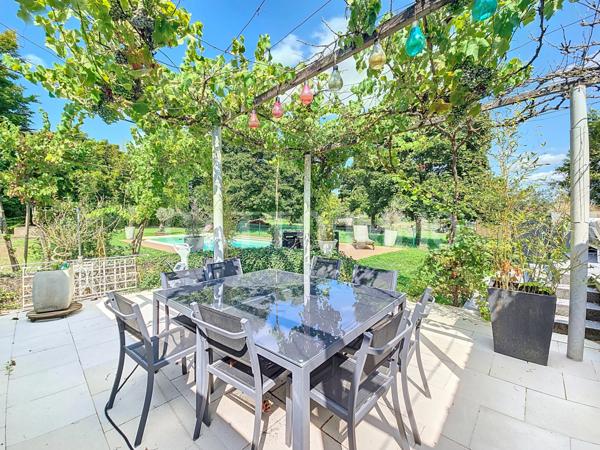 Longeville-lès-Metz (57050) SOUS OFFRE // Charmante maison 150m² avec piscine chauffée à Longeville-Les-Metz