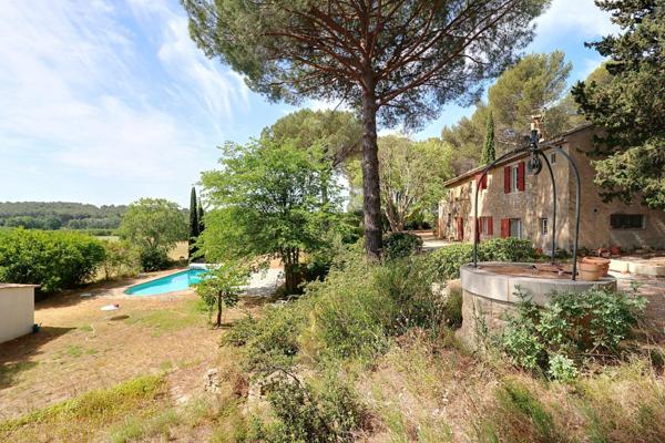 Lambesc, Mas traditionnel d'environ 220m² sur 4 ha