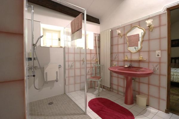 Lambesc, Mas traditionnel d'environ 220m² sur 4 ha