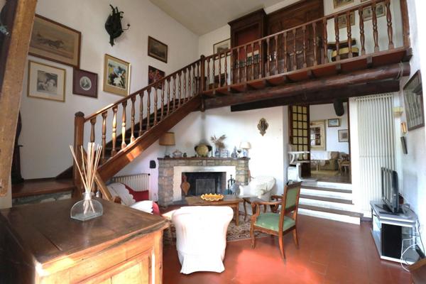 Lambesc, Mas traditionnel d'environ 220m² sur 4 ha