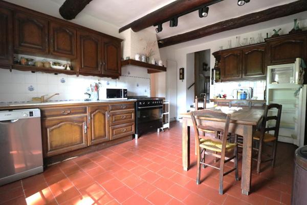 Lambesc, Mas traditionnel d'environ 220m² sur 4 ha