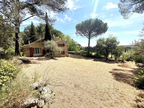 Lambesc, Mas traditionnel d'environ 220m² sur 4 ha