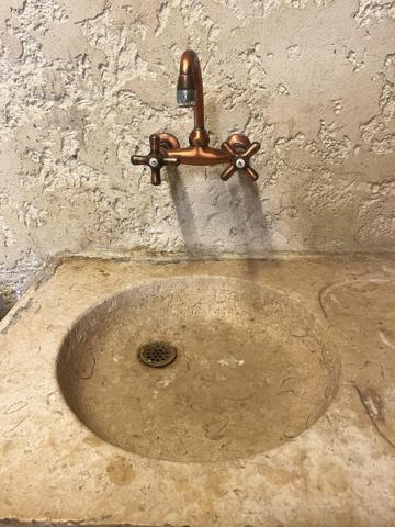 Lambesc, Mas traditionnel d'environ 220m² sur 4 ha