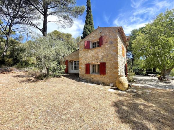 Lambesc, Mas traditionnel d'environ 220m² sur 4 ha