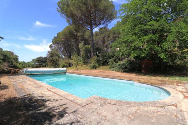 Lambesc, Mas traditionnel d'environ 220m² sur 4 ha