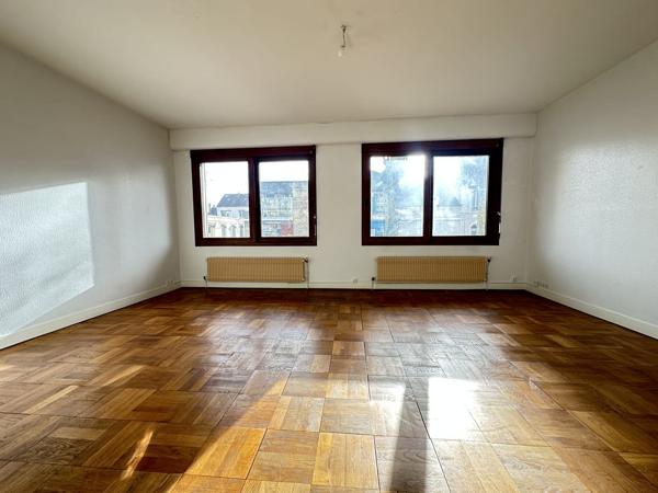 Parking + appartement + annexe